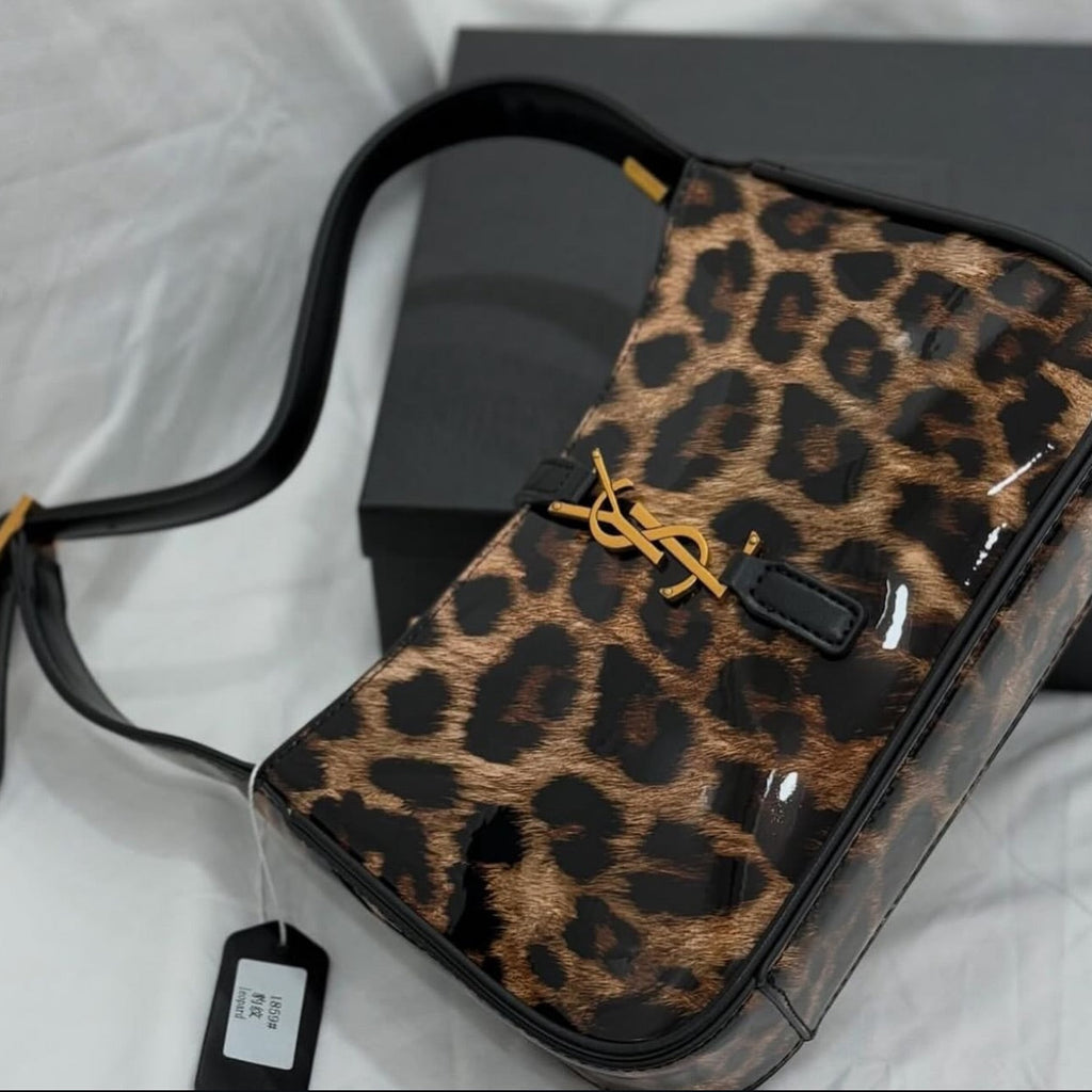 YSL le 5 à 7 in patent leather