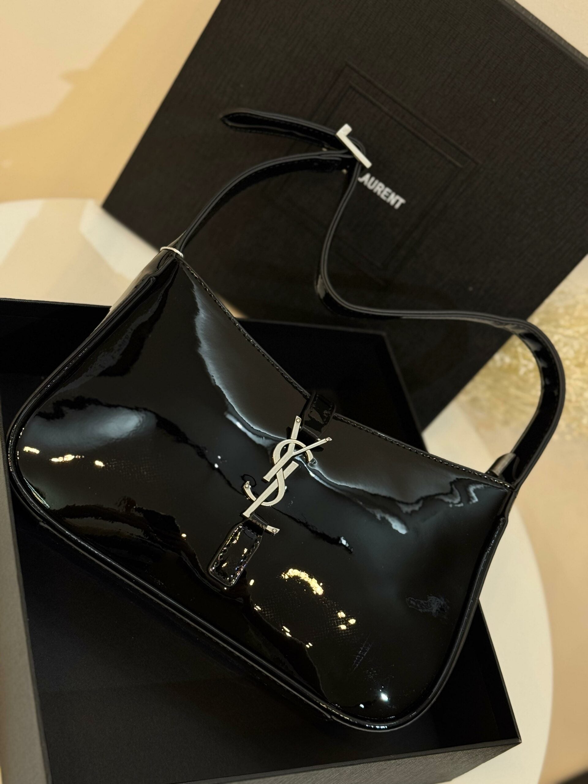 YSL le 5 à 7 in patent leather