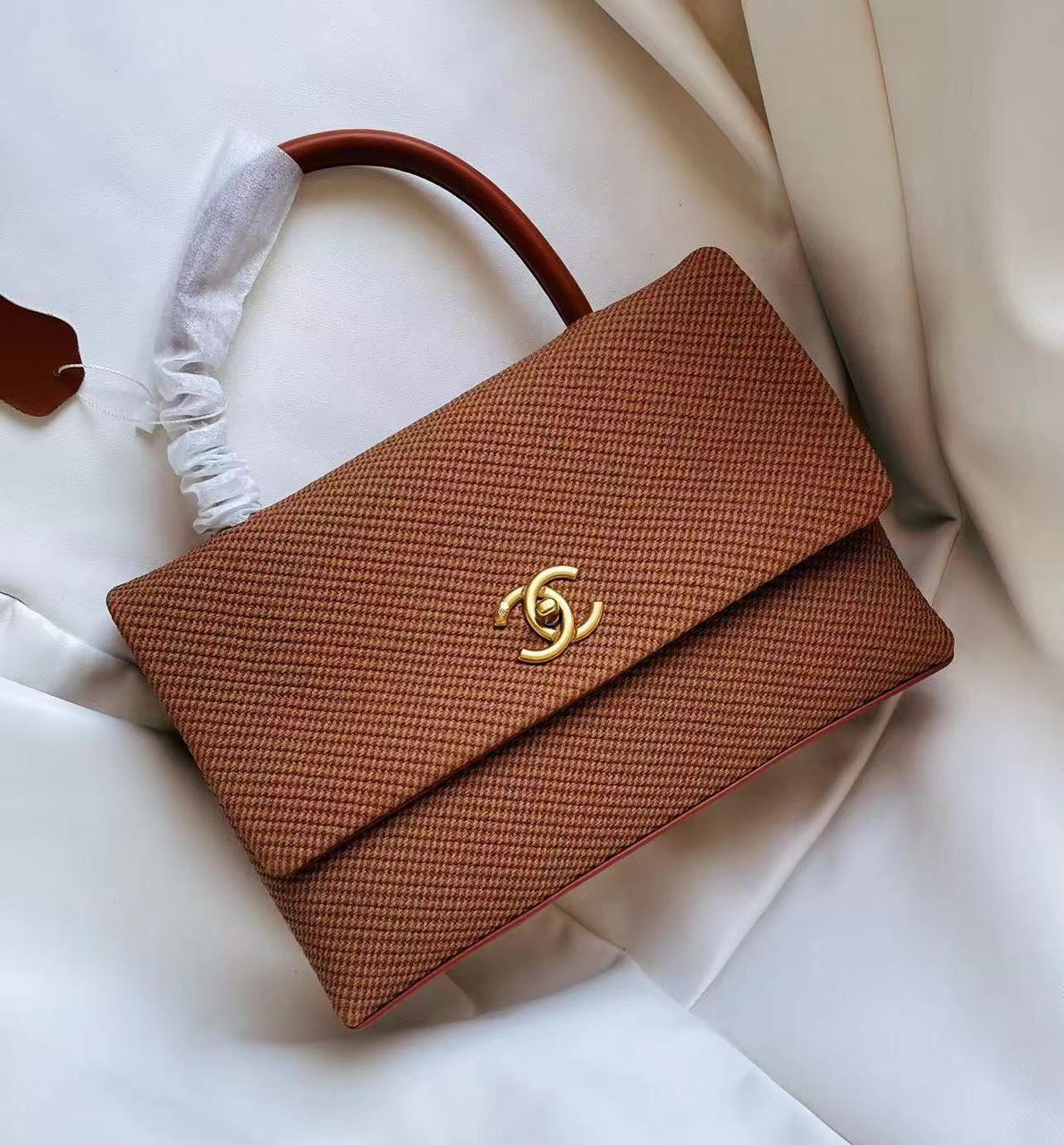 Chanel CC logo handbag 27 cm