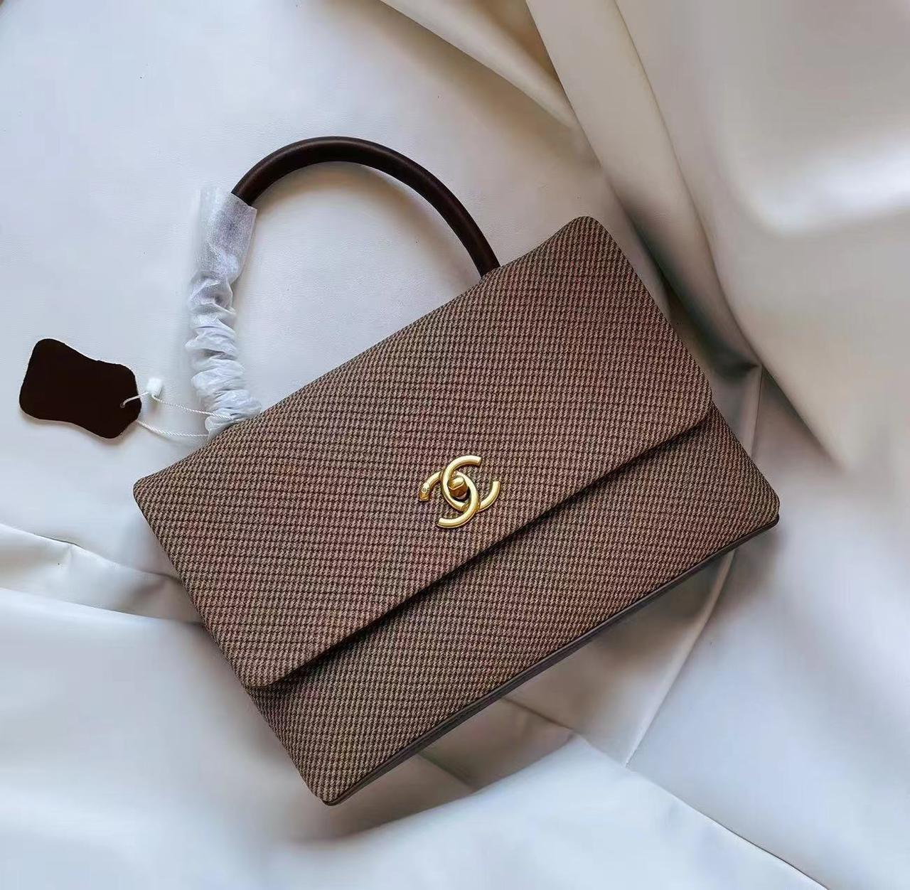 Chanel CC logo handbag 27 cm