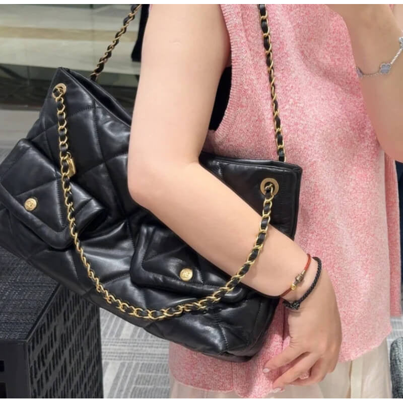 Chanel Shopping Bag in Shiny Lambskin 36 cm